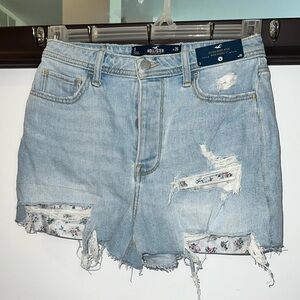 NWT Hollister Ladies Super High Rise Mom Shorts Size 26 waist 3 in inseam